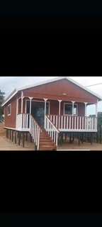 Wendyhouse and log cabin
