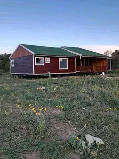 Wendyhouse and log cabin