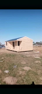 Wendyhouse and log cabin