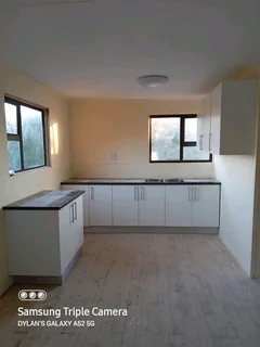 Wendyhouse and log cabin