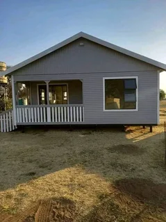 Wendyhouse and log cabin