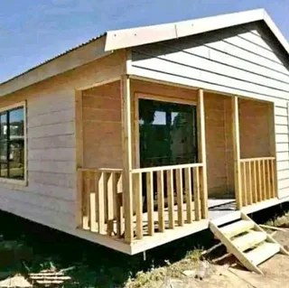 Wendyhouse and log cabin