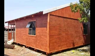 Wendyhouse and log cabin