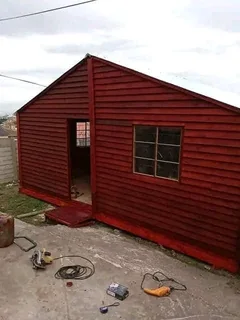 Wendyhouse and log cabin