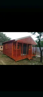 Wendyhouse and log cabin