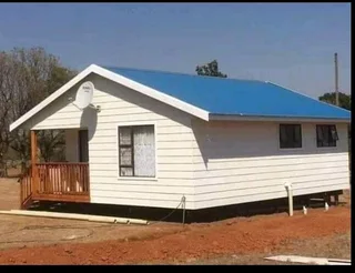 Wendyhouse and log cabin