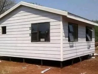 Wendyhouse and log cabin