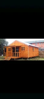 Wendyhouse and log cabin