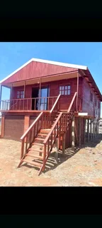 Wendyhouse and log cabin