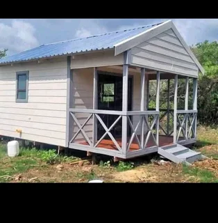 Wendyhouse and log cabin