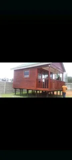 Wendyhouse and log cabin