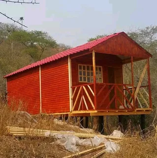 Wendyhouse and log cabin