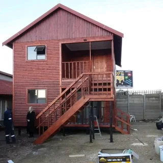 Wendyhouse  and log cabin