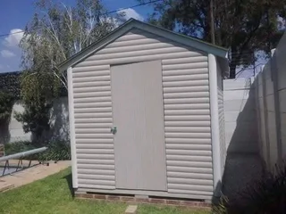 Wendyhouse  and log cabin