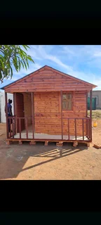 Wendyhouse  and log cabin