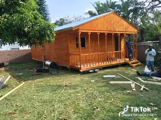 Wendyhouse and log cabin