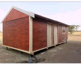 Wendyhouse and log cabin