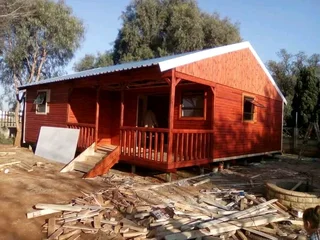 Wendyhouse and log cabin