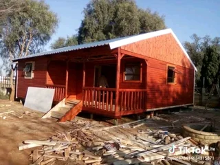 Wendyhouse and log cabin