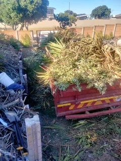 Rubbish removal rubble removal furniture removal garden refuse and long distance 0839826457