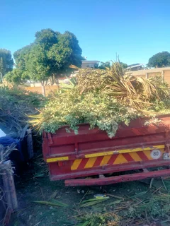 Rubbish removal rubble removal furniture removal garden refuse and long distance 0839826457