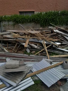 Rubbish removal rubble removal furniture removal garden refuse and long distance 0839826457