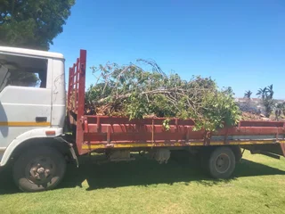 Truck  for hire rubbish removal rubble removal furniture removal gardn refuse and long d 0839826457