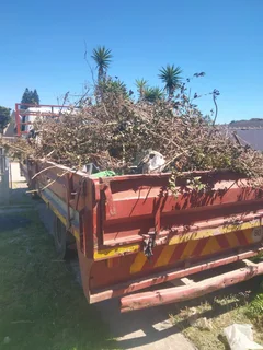 Rubbish removal rubble removal furniture removal garden refuse and long distance 0839826457