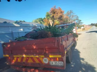 Rubbish removal rubble removal furniture removal garden refuse and long distance 0839826457