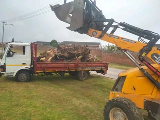 Rubbish removal rubble removal furniture removal garden refuse 0839826457 App or call