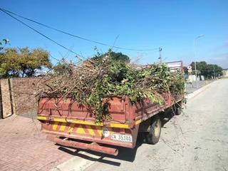 Rubbish removal rubble removal furniture removal garden refuse 0839826457 App or call