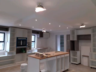 Excellent experianced electrician available