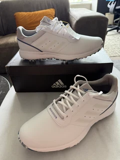 Men’s golf shoes