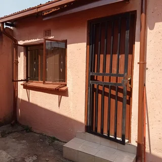 Safe and secure room available to rent