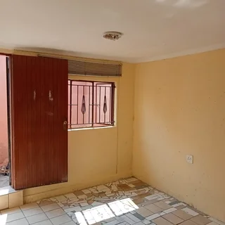 Safe and secure room available to rent