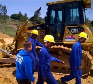 Certifying both begginers and experienced machine operators for mine and construction fields