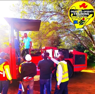 Certifying both begginers and experienced machine operators for mine and construction fields