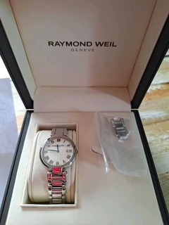 Raymond Weil Geneve Ladies watch, silver dial R14000