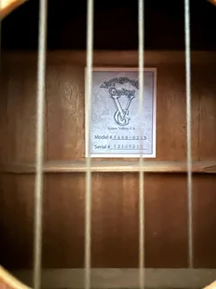 *Voyage Air VAOM-02 Folding Guitar – Almost As New! | R10 000