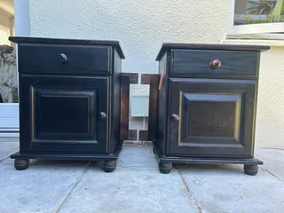 2 X mahogany stained Oregon pine pedestals R800 EACH