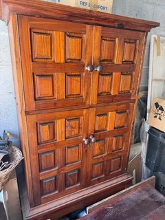 Beautiful cupboard R3500