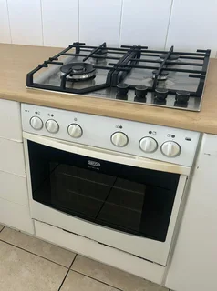 Defy Gas stove and extractor R3500