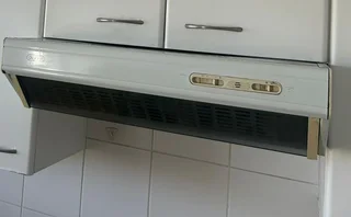 Defy Gas stove and extractor R3500