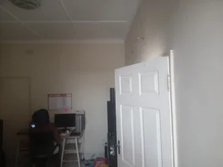  1 Bedroom Cottage to Let – Leicester Road, Kensington JHB Rent: R5,000 per month Water includ