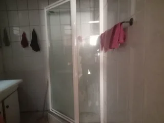  1 Bedroom Cottage to Let – Leicester Road, Kensington JHB Rent: R5,000 per month Water includ