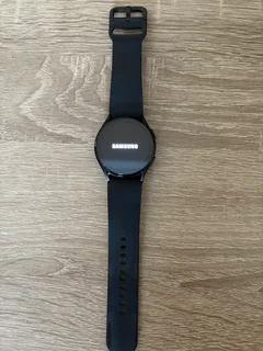 Samsung Galaxy Watch 5 – Excellent Condition + 4 Extra Bands