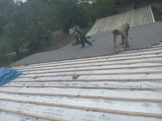 we do new roofs, re roof and fix leaks for you 0834345814