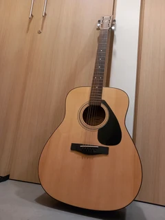 Yamaha F310 natural, Acoustic guitar