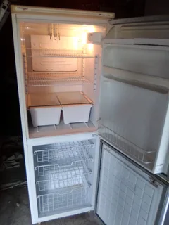 WHITE HUGE FRIDGE/FREEY