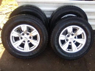Bakkie rims and tyres R6500